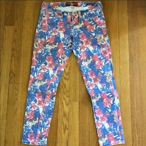 Lucky brand low rise Capri size 0/25